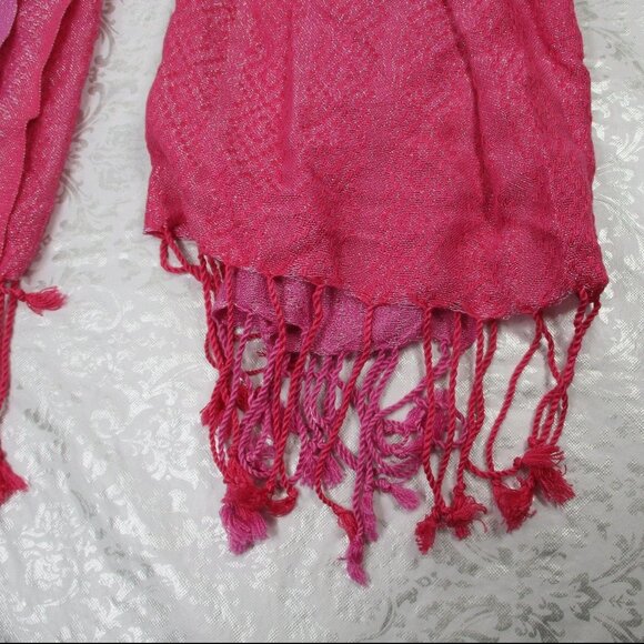 OBLONG Scarf - Picture 3 of 8